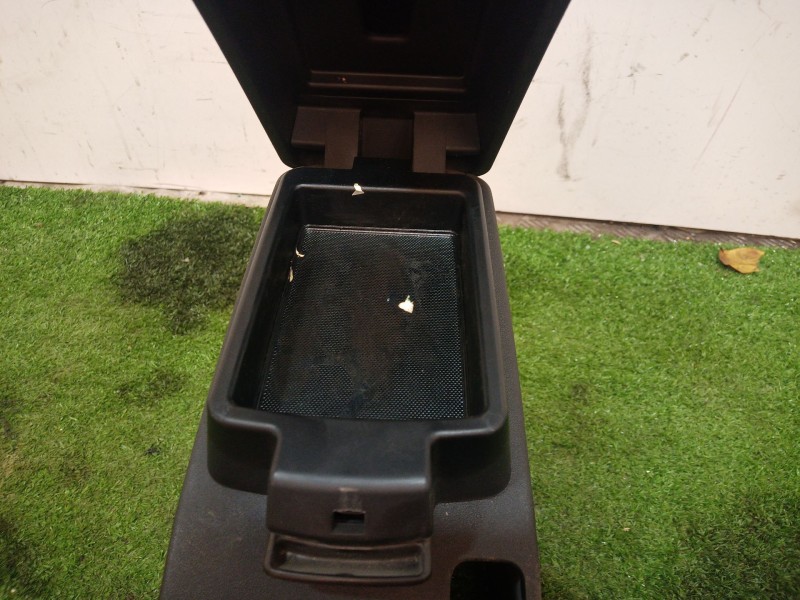 Recambio de consola central tras. para kia cee´d referencia OEM IAM 1296687 1296687 846111H100