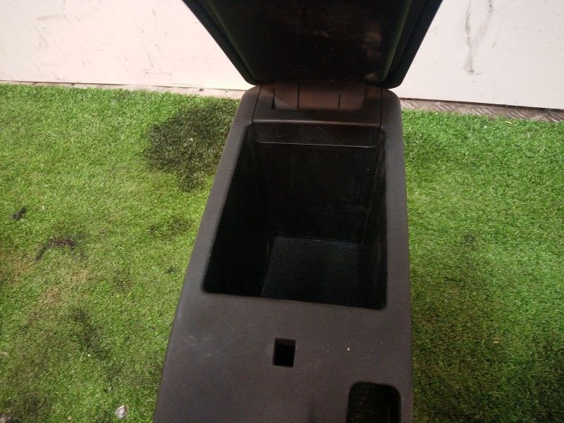 Recambio de consola central tras. para kia cee´d referencia OEM IAM 1296687 1296687 846111H100