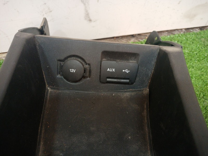 Recambio de consola central tras. para kia cee´d referencia OEM IAM 1296687 1296687 846111H100