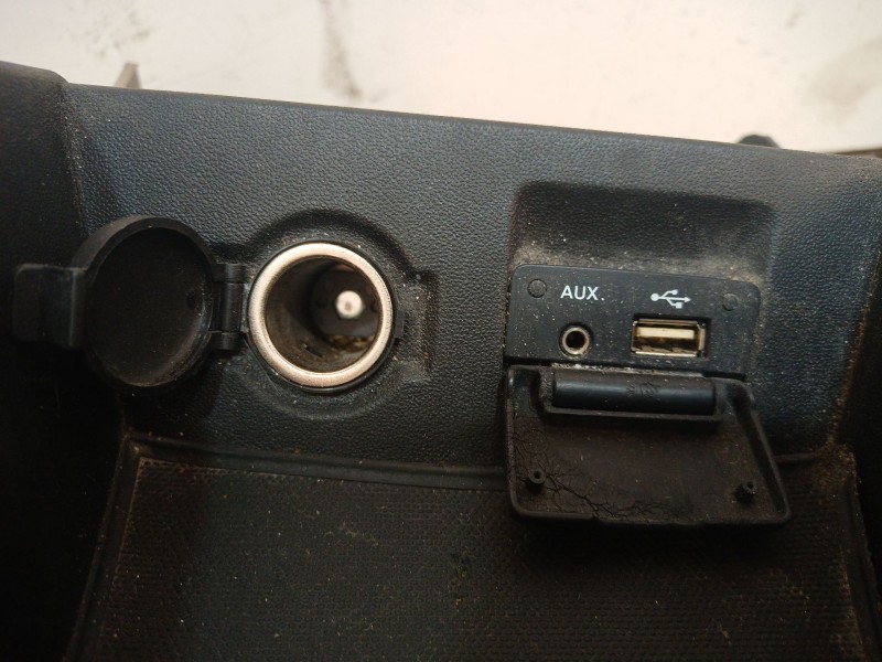 Recambio de consola central tras. para kia cee´d referencia OEM IAM 1296687 1296687 846111H100