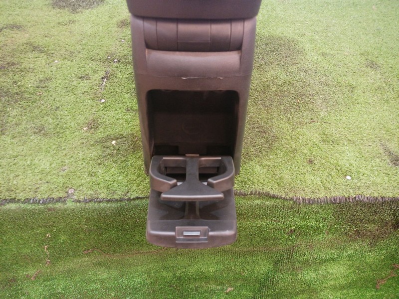 Recambio de consola central tras. para kia cee´d referencia OEM IAM 1296687 1296687 846111H100