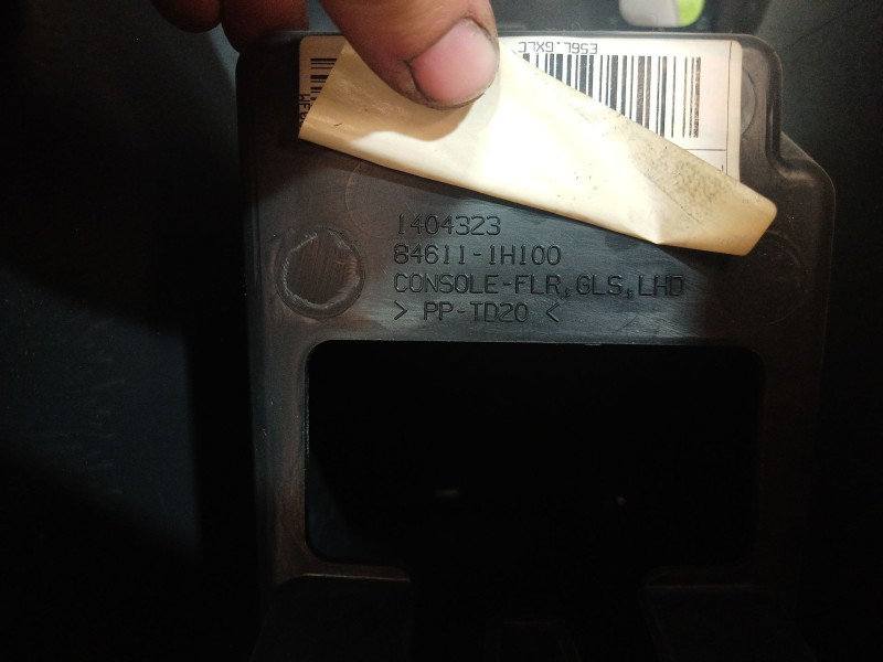 Recambio de consola central tras. para kia cee´d referencia OEM IAM 1296687 1296687 846111H100