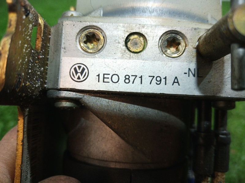 Recambio de motor capota para volkswagen golf iii cabrio (1e7) 1.9 tdi referencia OEM IAM   