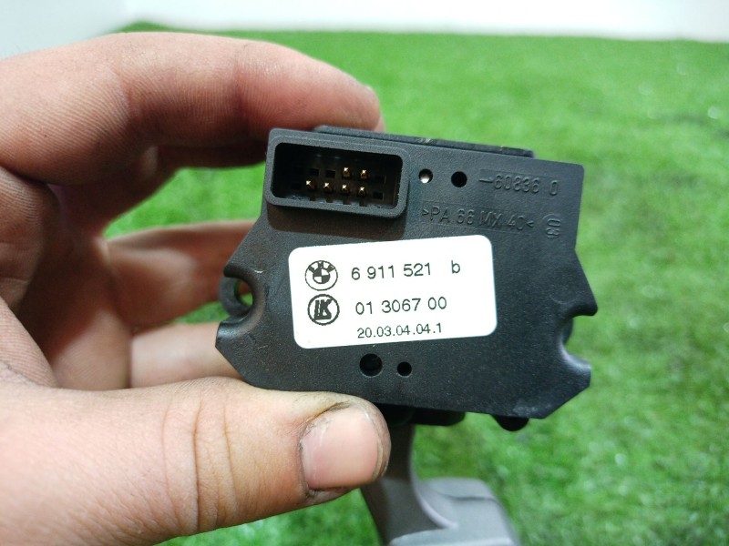 Recambio de mando volante para bmw serie 7 (e65/e66) 6.0 cat referencia OEM IAM 6911521B 01306700 6911521