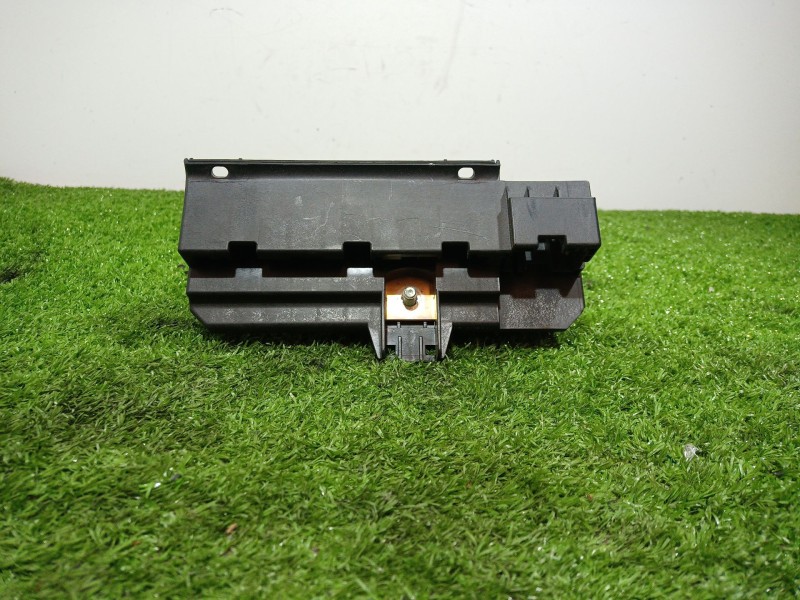 Recambio de caja reles / fusibles para bmw serie 7 (e65/e66) 6.0 cat referencia OEM IAM 18560 18560 18560