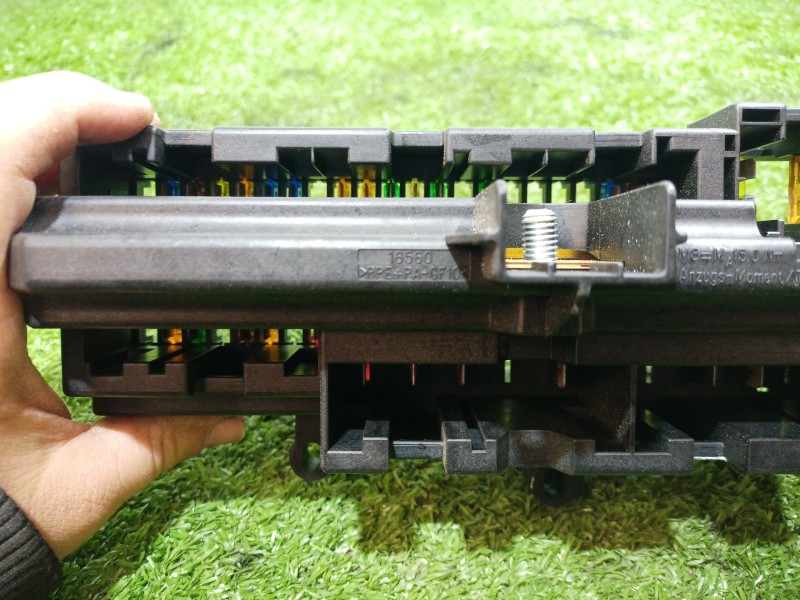 Recambio de caja reles / fusibles para bmw serie 7 (e65/e66) 6.0 cat referencia OEM IAM 18560 18560 18560