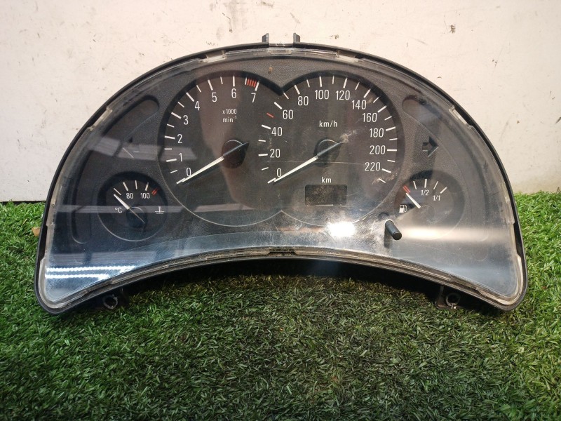 Recambio de cuadro instrumentos para opel corsa c sri referencia OEM IAM 88311302 151202E 110008988019
