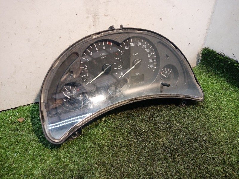 Recambio de cuadro instrumentos para opel corsa c sri referencia OEM IAM 88311302 151202E 110008988019
