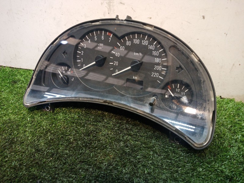 Recambio de cuadro instrumentos para opel corsa c sri referencia OEM IAM 88311302 151202E 110008988019