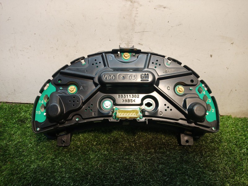 Recambio de cuadro instrumentos para opel corsa c sri referencia OEM IAM 88311302 151202E 110008988019