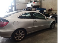 mercedes-benz clase c (w203) berlina del año 2001