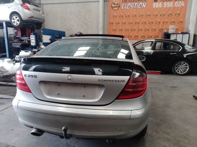 mercedes-benz clase c (w203) berlina del año 2001