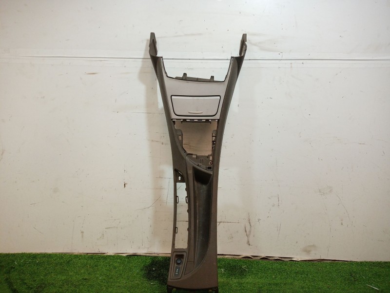 Recambio de consola central tras. para bmw 1 (e87) 116 i referencia OEM IAM 51167078562 51167078564 22167210