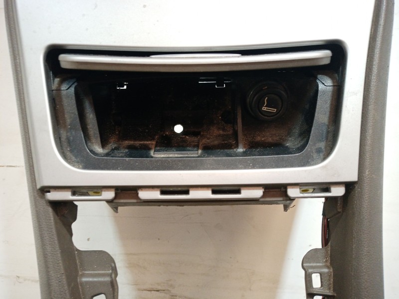 Recambio de consola central tras. para bmw 1 (e87) 116 i referencia OEM IAM 51167078562 51167078564 22167210