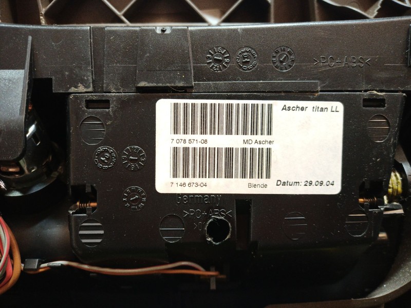 Recambio de consola central tras. para bmw 1 (e87) 116 i referencia OEM IAM 51167078562 51167078564 22167210