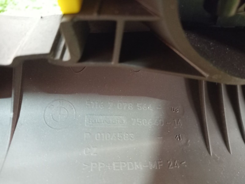 Recambio de consola central tras. para bmw 1 (e87) 116 i referencia OEM IAM 51167078562 51167078564 22167210