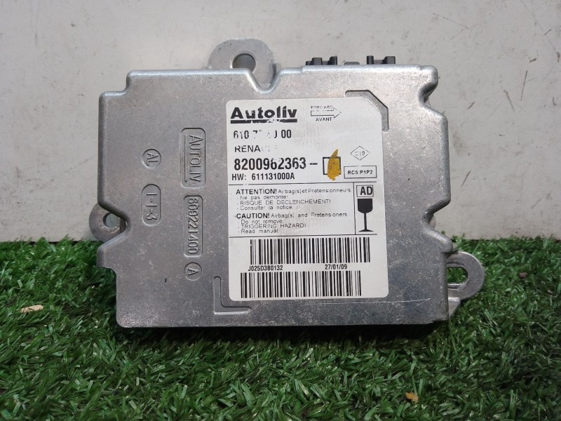 Recambio de centralita airbag para renault clio iii 1.2 16v referencia OEM IAM 8200962363  611131000A