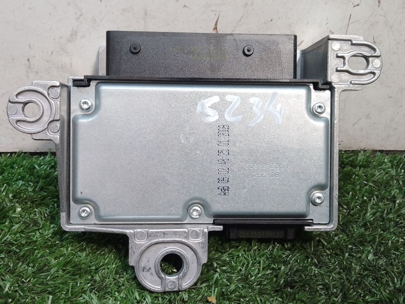 Recambio de centralita airbag para renault clio iii 1.2 16v referencia OEM IAM 8200962363  611131000A