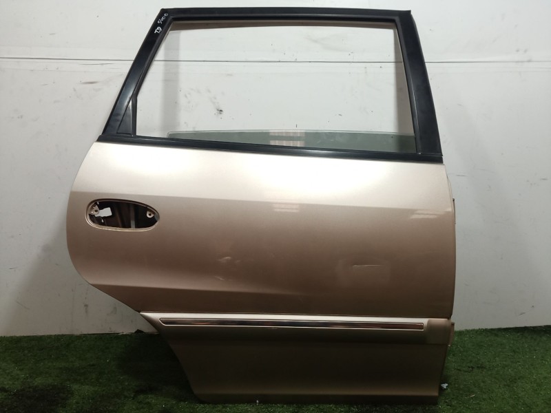 Recambio de puerta trasera derecha para kia carens referencia OEM IAM   