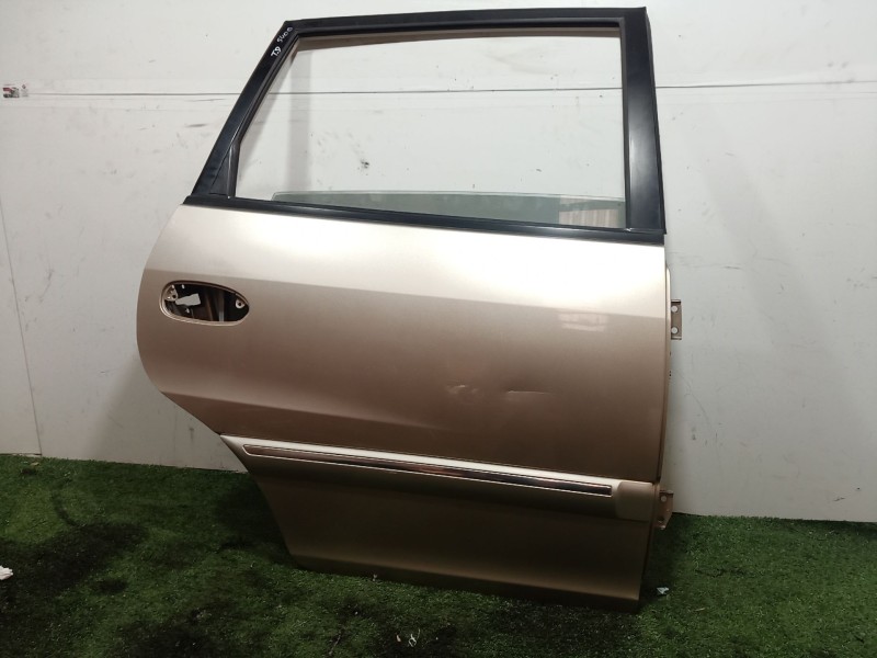 Recambio de puerta trasera derecha para kia carens referencia OEM IAM   