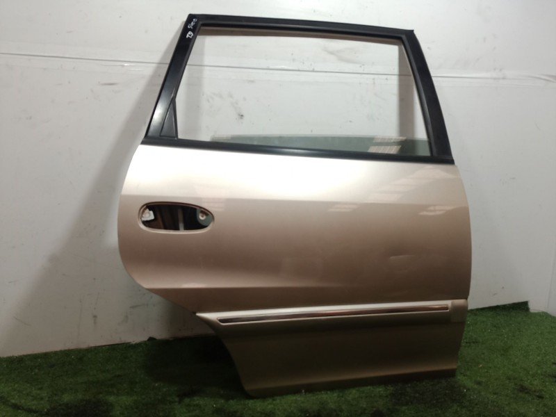 Recambio de puerta trasera derecha para kia carens referencia OEM IAM   