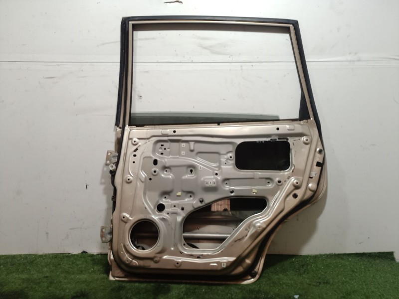 Recambio de puerta trasera derecha para kia carens referencia OEM IAM   