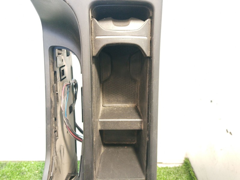 Recambio de apoyabrazos central para opel insignia berlina cosmo referencia OEM IAM   