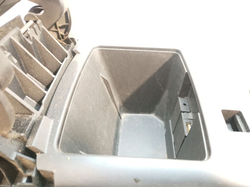 Recambio de apoyabrazos central para opel insignia berlina cosmo referencia OEM IAM   