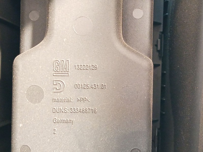 Recambio de apoyabrazos central para opel insignia berlina cosmo referencia OEM IAM   