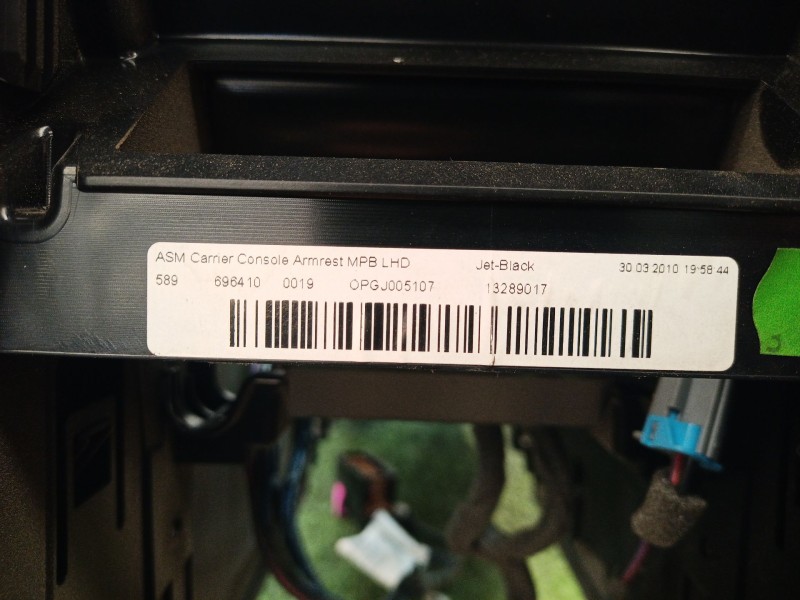 Recambio de apoyabrazos central para opel insignia berlina cosmo referencia OEM IAM   