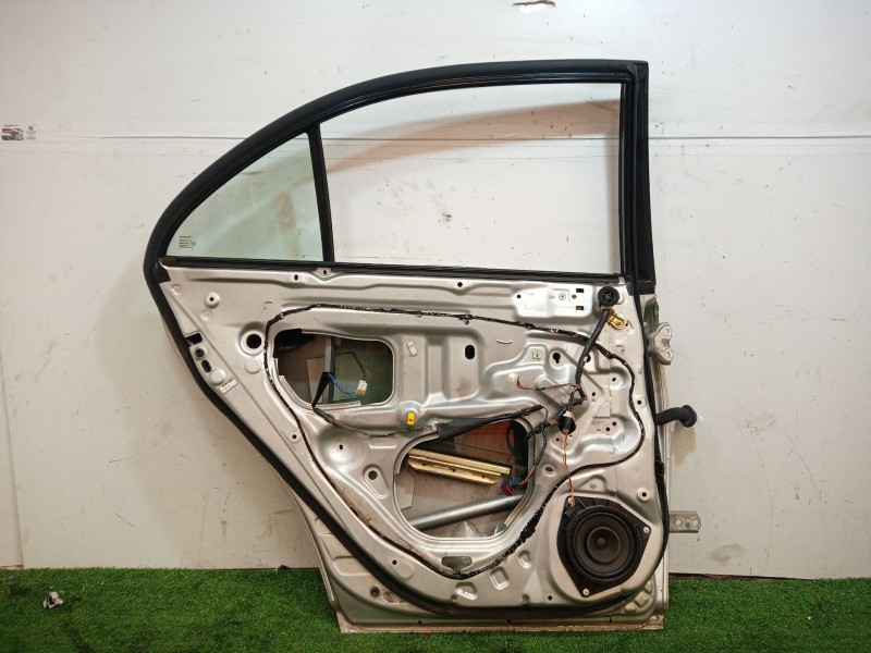 Recambio de puerta trasera izquierda para toyota avensis (_t25_) 2.2 d-4d (adt251_) referencia OEM IAM   