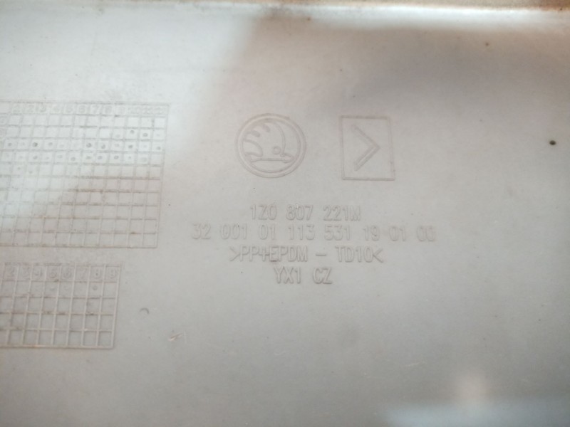 Recambio de paragolpes delantero para skoda octavia ii (1z3) 1.6 tdi referencia OEM IAM 1Z0807221M 1Z0807221M 1Z0807221