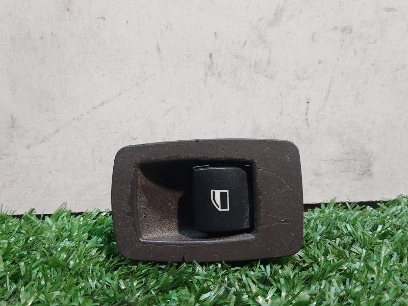 Recambio de mando elevalunas trasero derecho para bmw 1 (e87) 116 i referencia OEM IAM 6952002A101 6952002A101 159399132674B