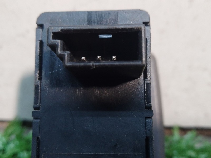 Recambio de mando elevalunas trasero derecho para bmw 1 (e87) 116 i referencia OEM IAM 6952002A101 6952002A101 159399132674B