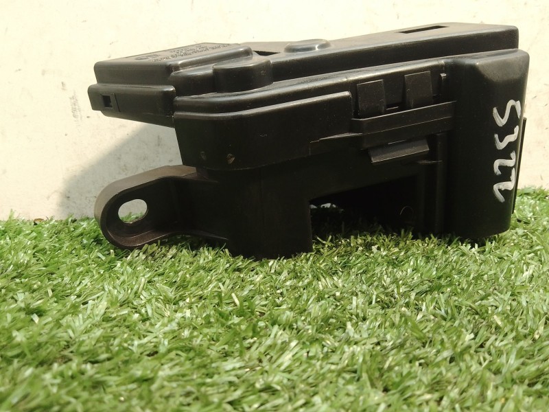 Recambio de caja reles / fusibles para bmw serie 7 (e65/e66) 6.0 cat referencia OEM IAM 61138387573  10688710