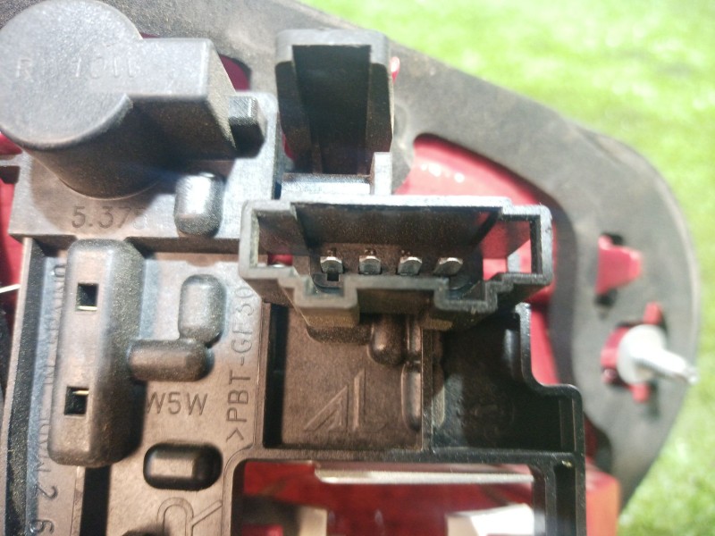 Recambio de piloto trasero derecho interior para seat ibiza st (6j8) style referencia OEM IAM 6J8945094 6J8945094 6J8945108