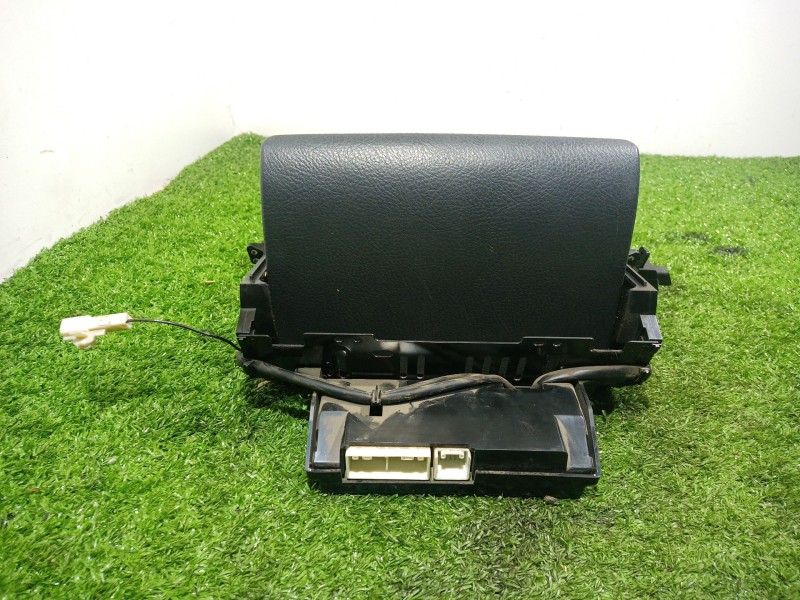 Recambio de pantalla multifuncion para toyota avensis (_t25_) 2.2 d-4d (adt251_) referencia OEM IAM   