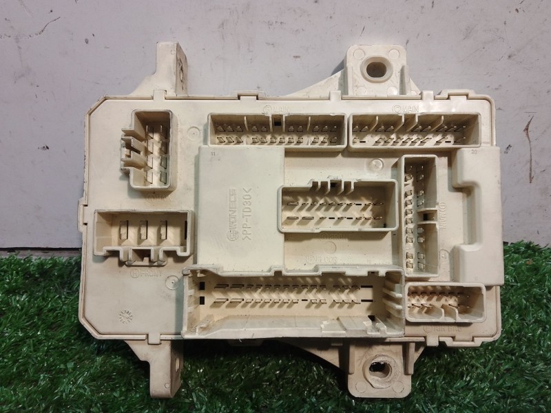 Recambio de caja reles / fusibles para kia cee´d referencia OEM IAM 1H510 1006C08012 1H5100612081399