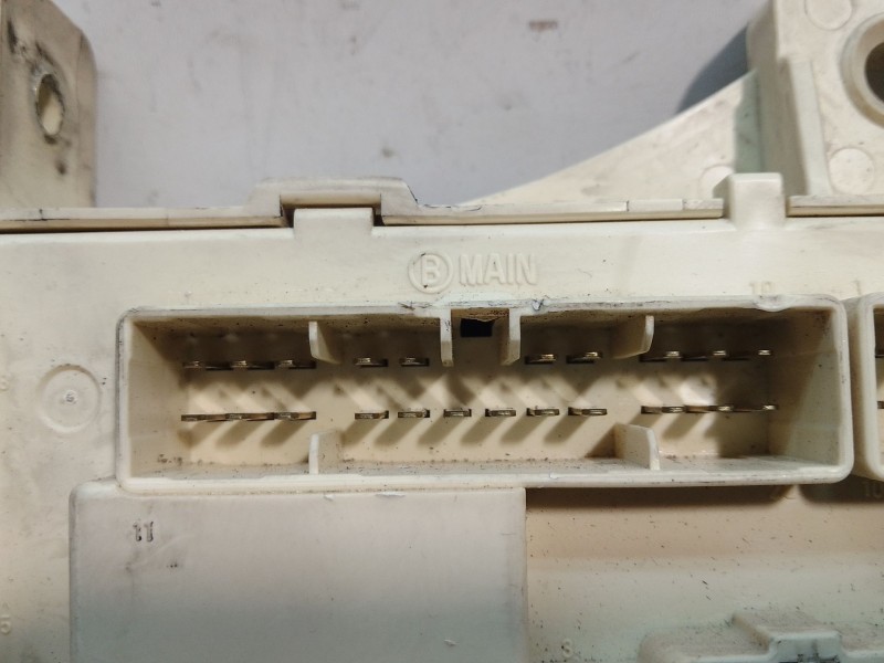 Recambio de caja reles / fusibles para kia cee´d referencia OEM IAM 1H510 1006C08012 1H5100612081399