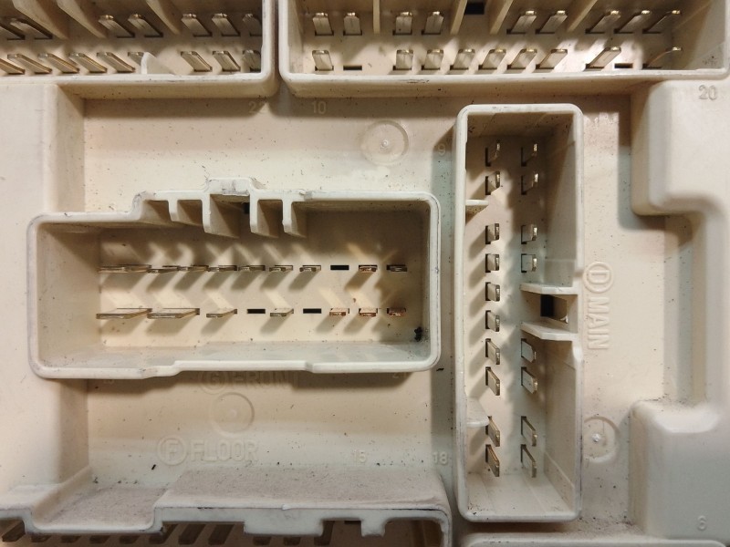 Recambio de caja reles / fusibles para kia cee´d referencia OEM IAM 1H510 1006C08012 1H5100612081399