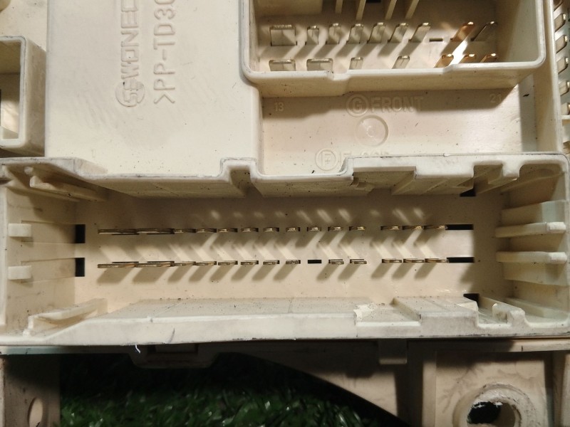 Recambio de caja reles / fusibles para kia cee´d referencia OEM IAM 1H510 1006C08012 1H5100612081399