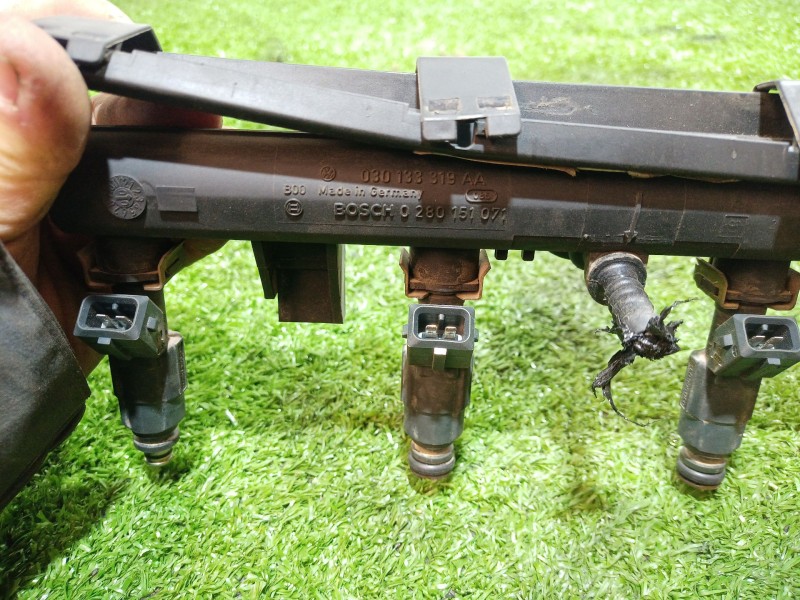 Recambio de rampa inyectora para seat arosa (6h1) referencia OEM IAM 030133319AA 0280151071 030133319