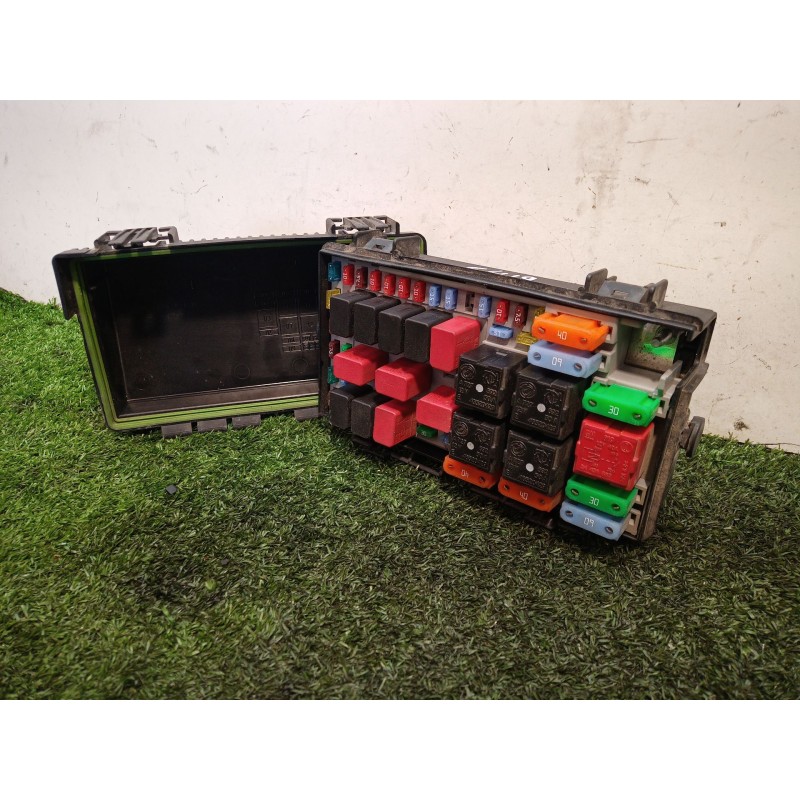 Recambio de caja reles / fusibles para fiat punto (199_) 1.3 d multijet referencia OEM IAM 51775622DS 51775622DS 51775622
