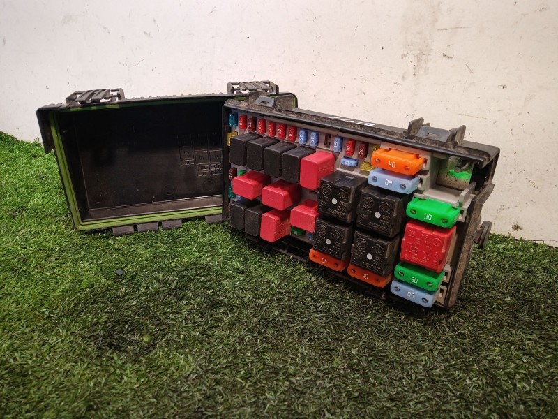 Recambio de caja reles / fusibles para fiat punto (199_) 1.3 d multijet referencia OEM IAM 51775622DS 51775622DS 51775622