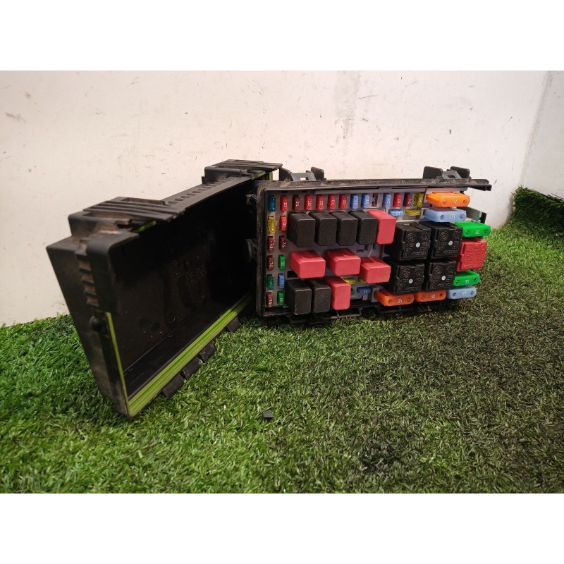 Recambio de caja reles / fusibles para fiat punto (199_) 1.3 d multijet referencia OEM IAM 51775622DS 51775622DS 51775622
