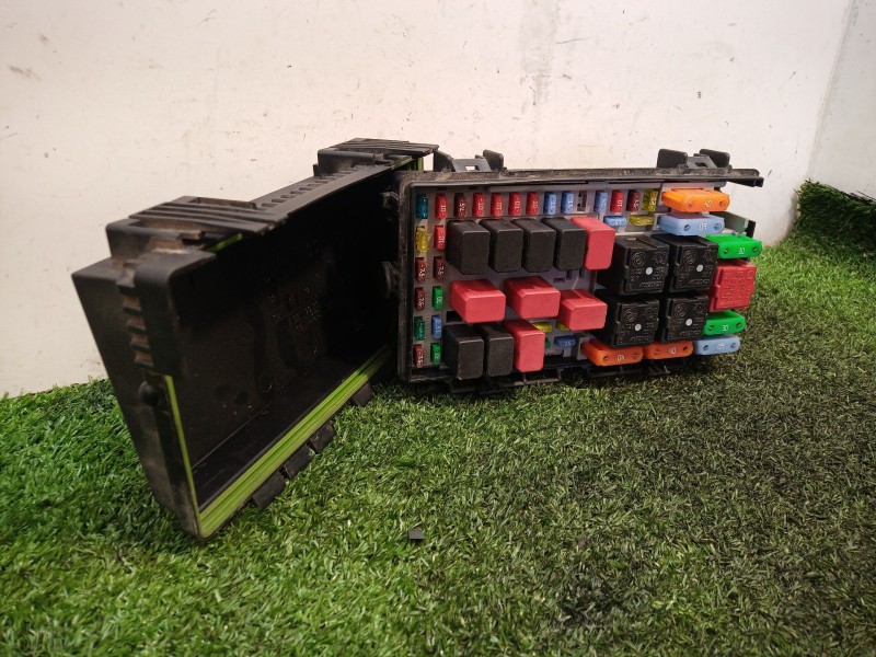 Recambio de caja reles / fusibles para fiat punto (199_) 1.3 d multijet referencia OEM IAM 51775622DS 51775622DS 51775622