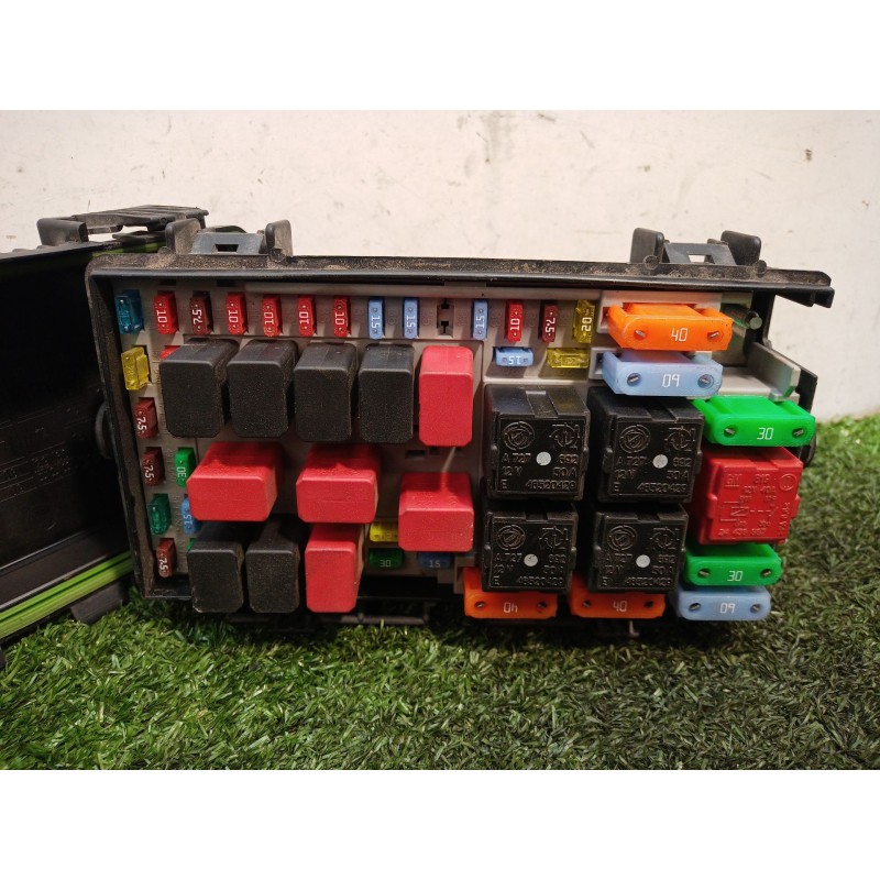 Recambio de caja reles / fusibles para fiat punto (199_) 1.3 d multijet referencia OEM IAM 51775622DS 51775622DS 51775622