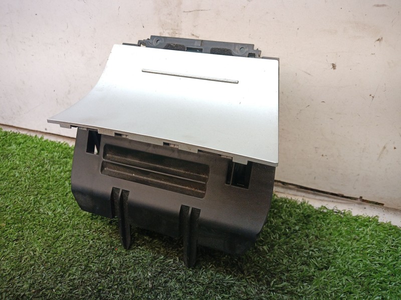 Recambio de cenicero para skoda octavia ii (1z3) 1.6 tdi referencia OEM IAM 1Z2863077A 8102688 1Z2857962B