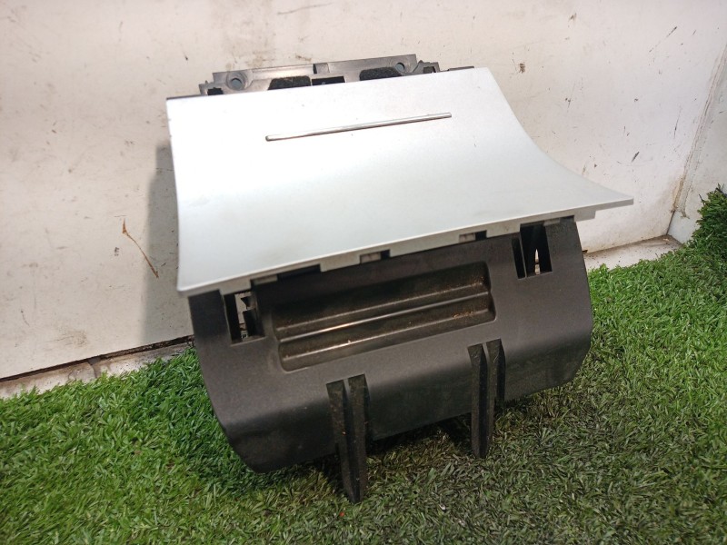 Recambio de cenicero para skoda octavia ii (1z3) 1.6 tdi referencia OEM IAM 1Z2863077A 8102688 1Z2857962B