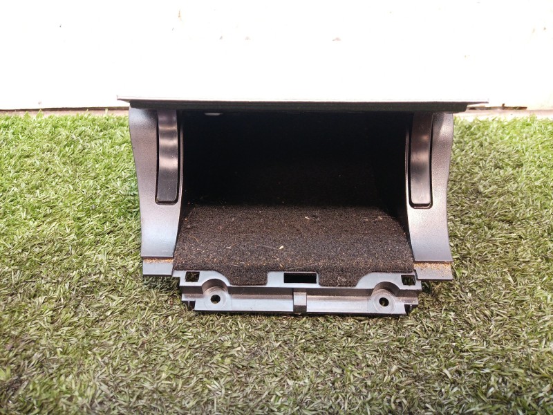 Recambio de cenicero para skoda octavia ii (1z3) 1.6 tdi referencia OEM IAM 1Z2863077A 8102688 1Z2857962B